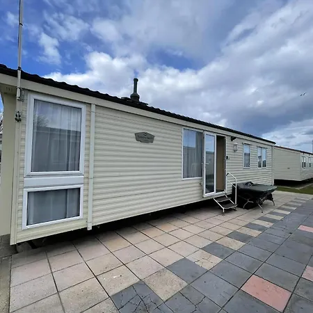 Superb 6 Berth Caravan At St Osyth Beach Holiday Park In Essex Ref 28062Fv Clacton-on-Sea Exterior photo