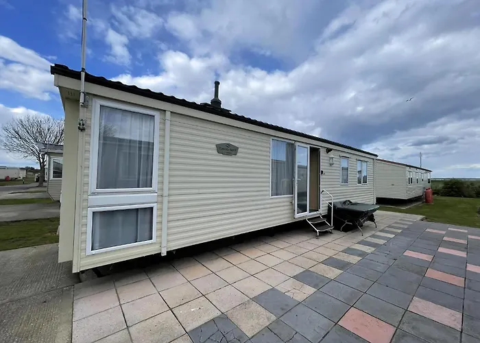Superb 6 Berth Caravan At St Osyth Beach Holiday Park In Essex Ref 28062Fv