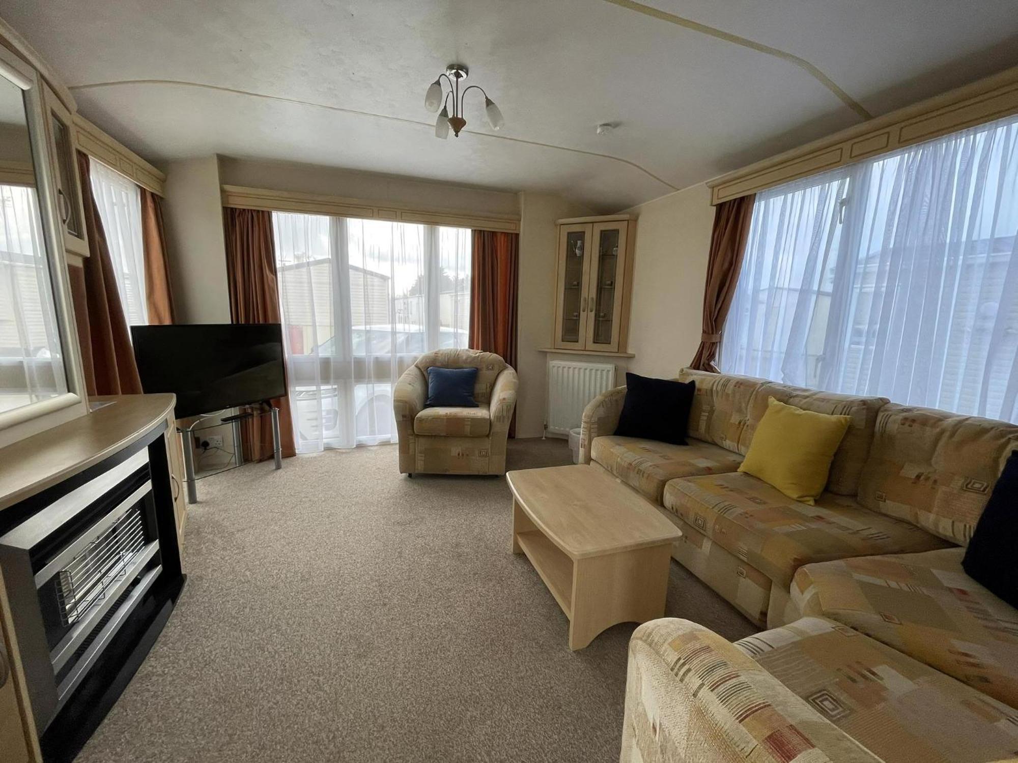 Superb 6 Berth Caravan At St Osyth In Essex Ref 28062fv Campsite *