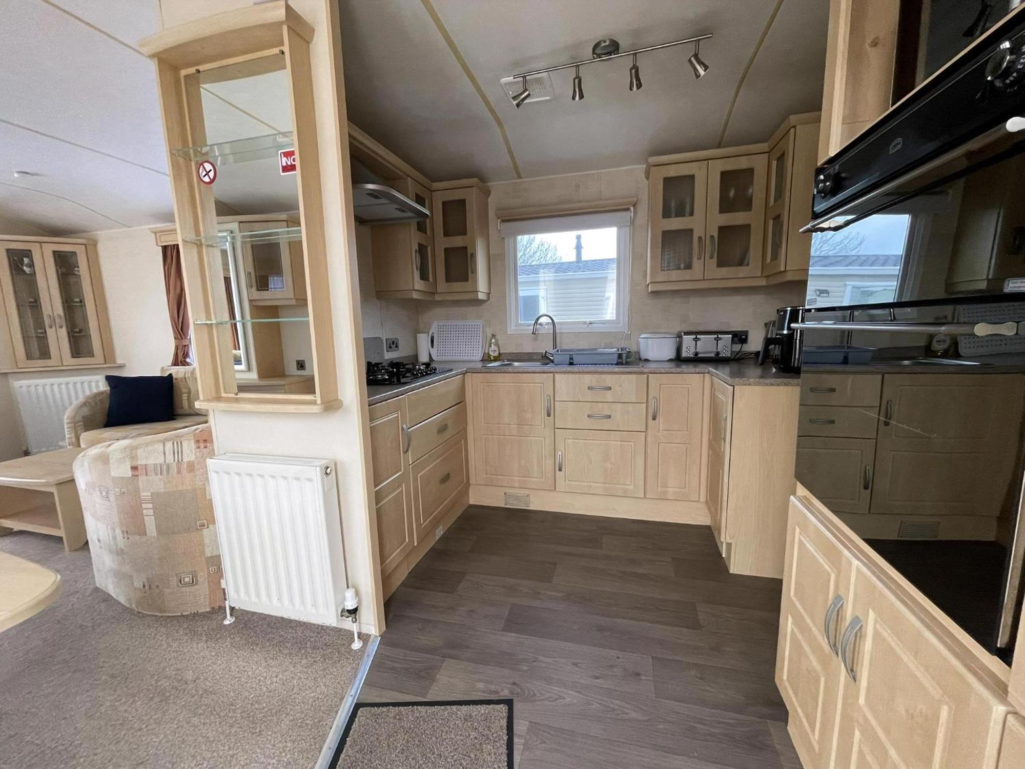 Superb 6 Berth Caravan At St Osyth In Essex Ref 28062fv Campsite Clacton-on-Sea